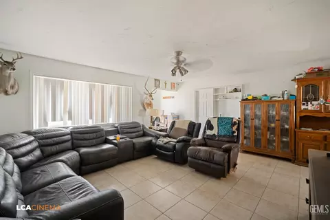 Living - 105 F St, Taft, CA 93268 photo 4 of 5