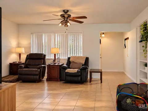 Living - 105 F St, Taft, CA 93268 photo 3 of 5