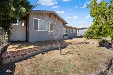 Exterior - 105 F St, Taft, CA 93268 photo 9 of 13