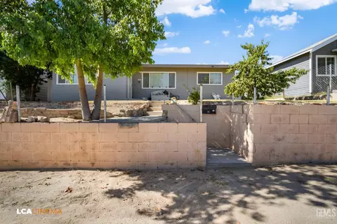 Exterior - 105 F St, Taft, CA 93268 photo 8 of 13