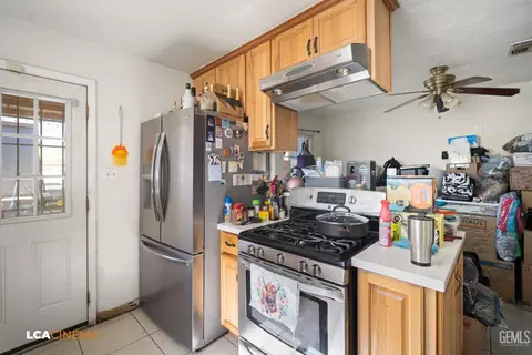 Kitchen - 105 F St, Taft, CA 93268 photo 5 of 5