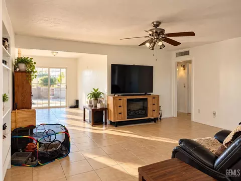 Other - 105 F St, Taft, CA 93268 photo 2 of 13