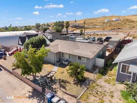 View/Area - 105 F St, Taft, CA 93268 photo 2 of 8