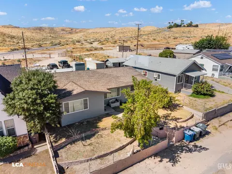 View/Area - 105 F St, Taft, CA 93268 photo 3 of 8
