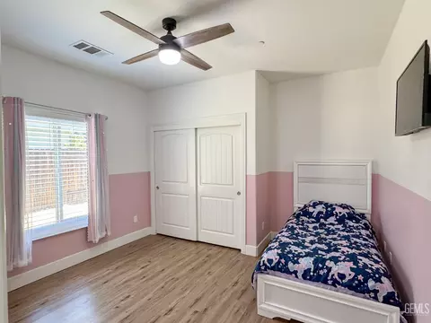 Bedroom - 541 Padre Dr, Shafter, CA 93263 photo 2 of 7
