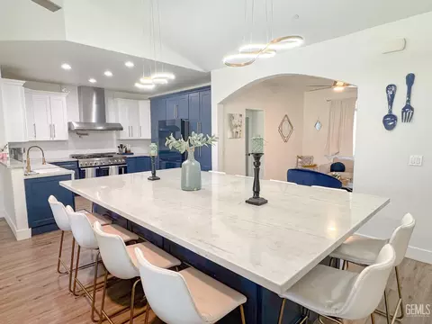 Kitchen - 541 Padre Dr, Shafter, CA 93263 photo 1 of 7