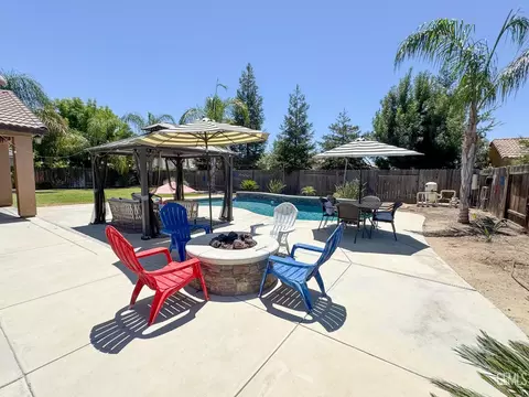 Exterior - 541 Padre Dr, Shafter, CA 93263 photo 11 of 14