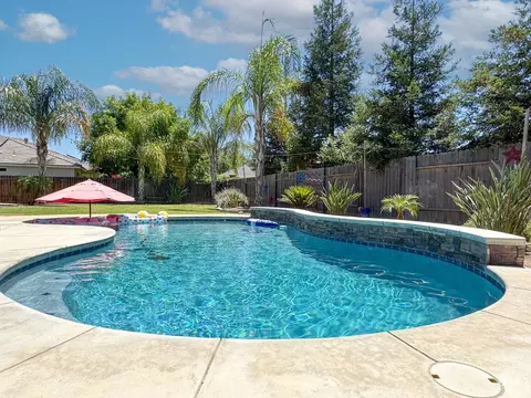 Exterior - 541 Padre Dr, Shafter, CA 93263 photo 9 of 14