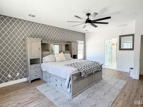 Bedroom - 541 Padre Dr, Shafter, CA 93263 photo 5 of 7