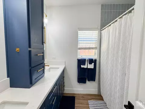 Bath - 541 Padre Dr, Shafter, CA 93263 photo 2 of 11