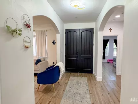 Entry Way - 541 Padre Dr, Shafter, CA 93263 photo 1 of 1