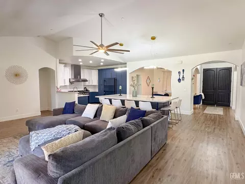 Other - 541 Padre Dr, Shafter, CA 93263 photo 4 of 7
