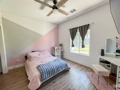 Bedroom - 541 Padre Dr, Shafter, CA 93263 photo 3 of 7