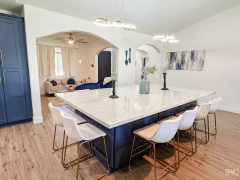 Kitchen - 541 Padre Dr, Shafter, CA 93263 photo 6 of 7