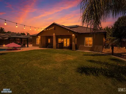 Exterior - 541 Padre Dr, Shafter, CA 93263 photo 5 of 14