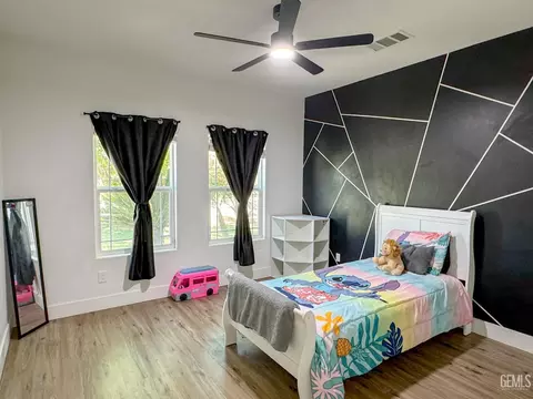 Bedroom - 541 Padre Dr, Shafter, CA 93263 photo 1 of 7