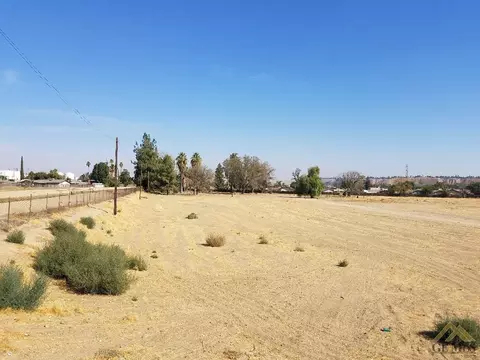 828 Iris St, Bakersfield, CA 93308 photo 3
