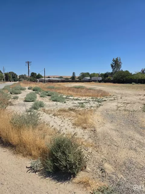 28102 Carousel Ave, Taft, CA 93268 photo 5