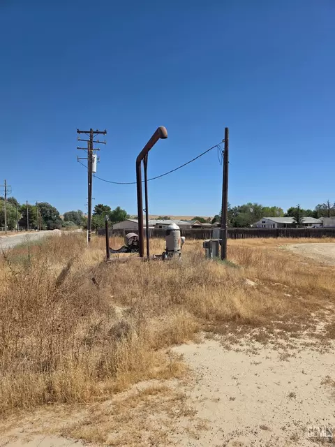 28102 Carousel Ave, Taft, CA 93268 photo 7