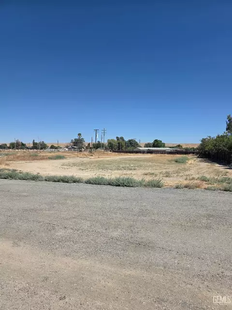 28102 Carousel Ave, Taft, CA 93268 photo 4