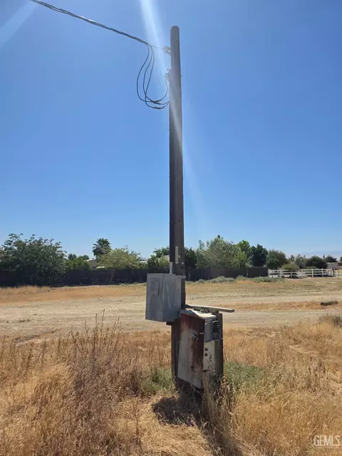 28102 Carousel Ave, Taft, CA 93268 photo 9