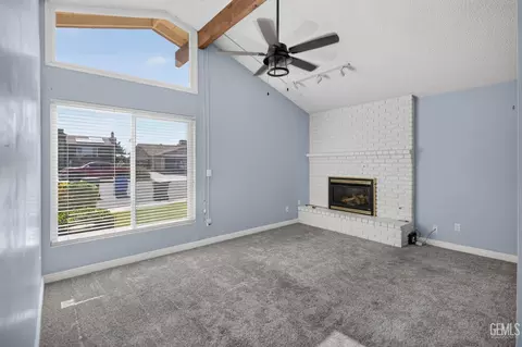 Living - 400 Sierra St, Taft, CA 93268 photo 1 of 5