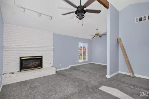 Living - 400 Sierra St, Taft, CA 93268 photo 3 of 5