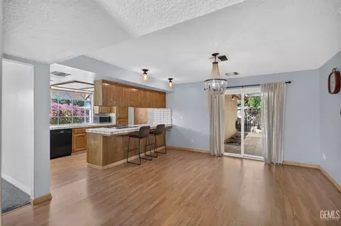 Dining - 400 Sierra St, Taft, CA 93268 photo 2 of 3