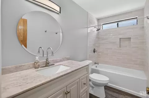 Bath - 400 Sierra St, Taft, CA 93268 photo 3 of 6