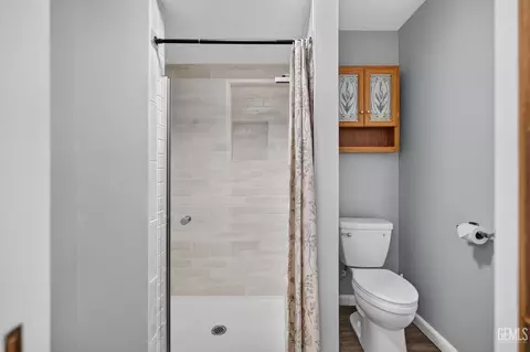 Bath - 400 Sierra St, Taft, CA 93268 photo 5 of 6
