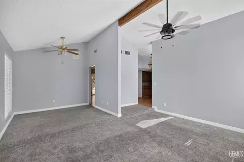 Living - 400 Sierra St, Taft, CA 93268 photo 4 of 5