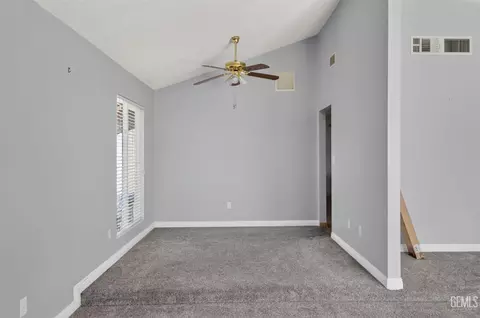 Living - 400 Sierra St, Taft, CA 93268 photo 5 of 5
