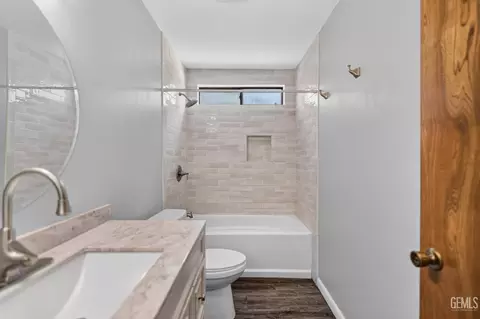 Bath - 400 Sierra St, Taft, CA 93268 photo 1 of 6