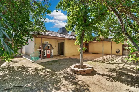 Exterior - 400 Sierra St, Taft, CA 93268 photo 5 of 5