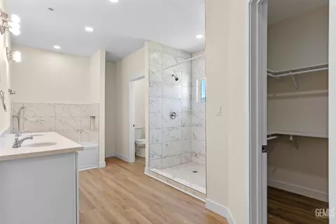 Bath - 22013 Mccarthy Dr, Tehachapi, CA 93561 photo 4 of 4