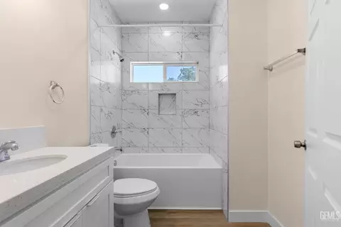 Bath - 22013 Mccarthy Dr, Tehachapi, CA 93561 photo 1 of 4