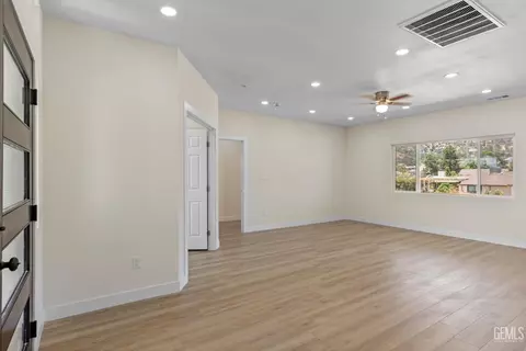 Living - 22013 Mccarthy Dr, Tehachapi, CA 93561 photo 7 of 7
