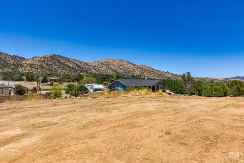 Exterior - 22013 Mccarthy Dr, Tehachapi, CA 93561 photo 8 of 8