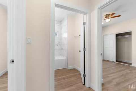 Entry Way - 22013 Mccarthy Dr, Tehachapi, CA 93561 photo 4 of 7