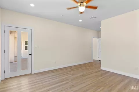 Living - 22013 Mccarthy Dr, Tehachapi, CA 93561 photo 4 of 7