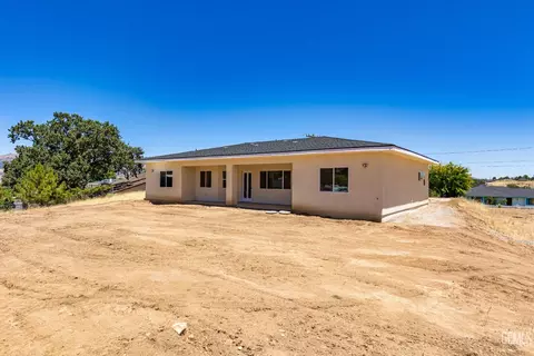 Exterior - 22013 Mccarthy Dr, Tehachapi, CA 93561 photo 7 of 8