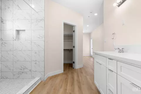 Entry Way - 22013 Mccarthy Dr, Tehachapi, CA 93561 photo 6 of 7