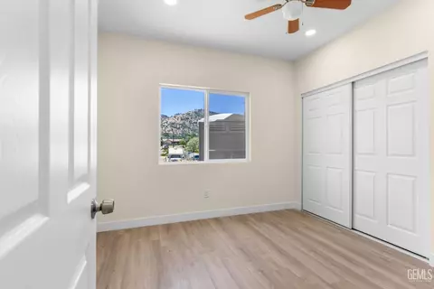 Bedroom - 22013 Mccarthy Dr, Tehachapi, CA 93561 photo 4 of 6