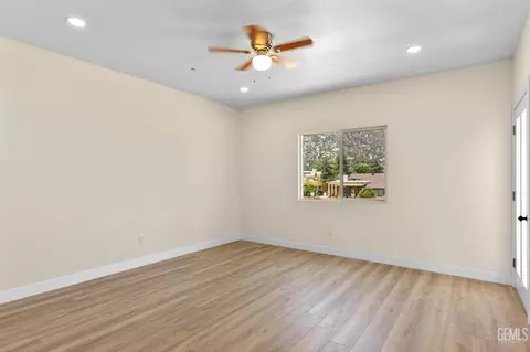 Bedroom - 22013 Mccarthy Dr, Tehachapi, CA 93561 photo 5 of 6