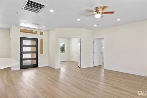 Living - 22013 Mccarthy Dr, Tehachapi, CA 93561 photo 1 of 7