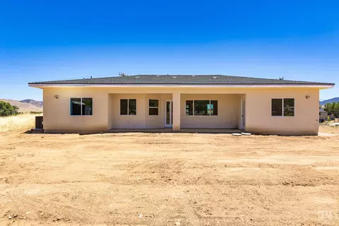Exterior - 22013 Mccarthy Dr, Tehachapi, CA 93561 photo 6 of 8