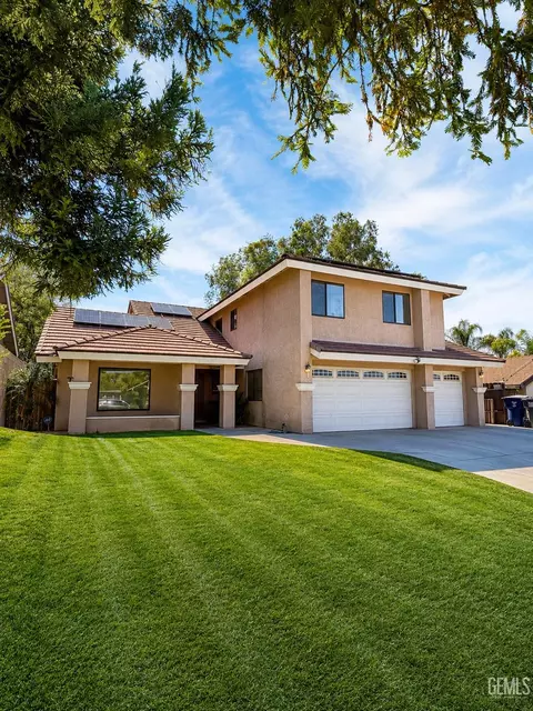 2705 Vyn Dr, Bakersfield, CA 93306