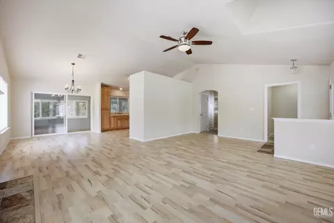 Living - 21276 White Pine Dr #53, Tehachapi, CA 93561 photo 5 of 7