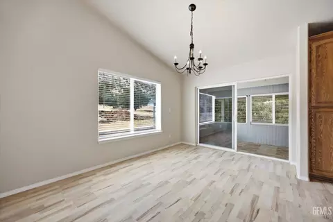 Dining - 21276 White Pine Dr #53, Tehachapi, CA 93561 photo 1 of 1