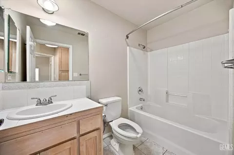Bath - 21276 White Pine Dr #53, Tehachapi, CA 93561 photo 2 of 2